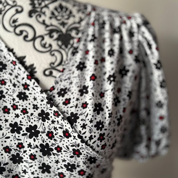 Zara Floral Wrap Crossover Crop Top Shirt Blouse Short Sleeve White Black Red S - Picture 2 of 8